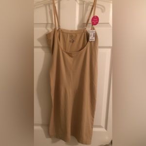 NWT Dress barn shape wear in nude/tan size 2X.